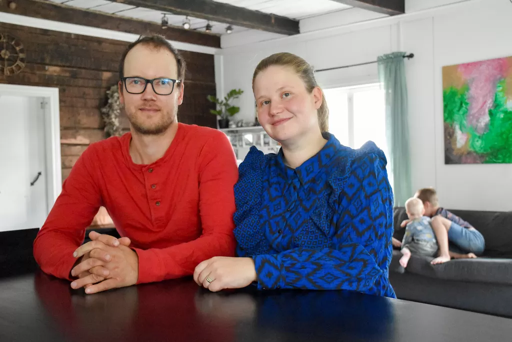 Antti ja Sointu Peltokankaan koti on 150 vuotta vanha hirsitalo.
